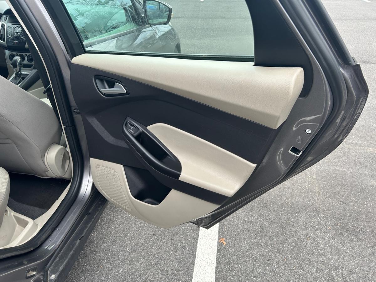 2014 Ford Focus 18