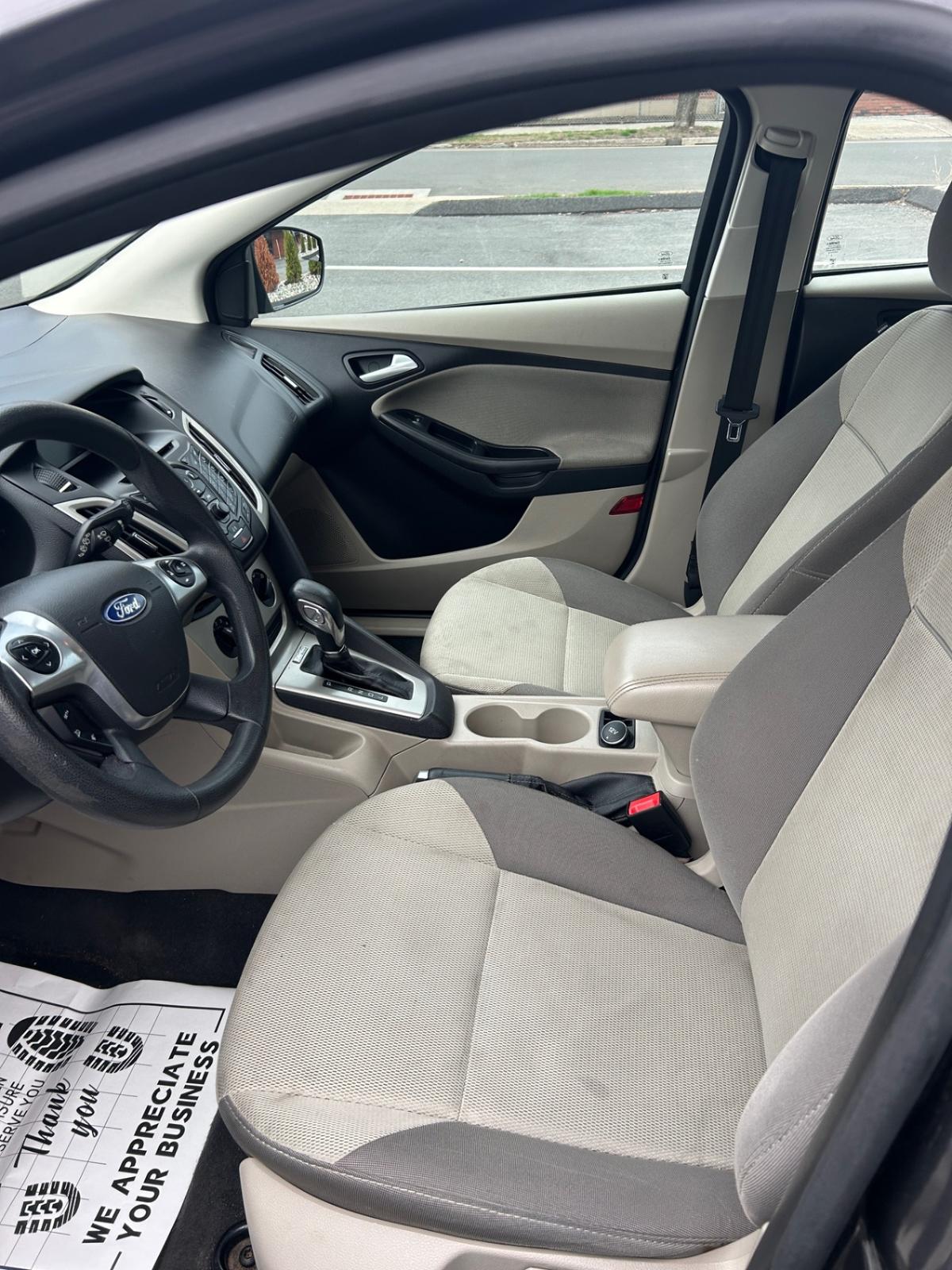 2014 Ford Focus 27