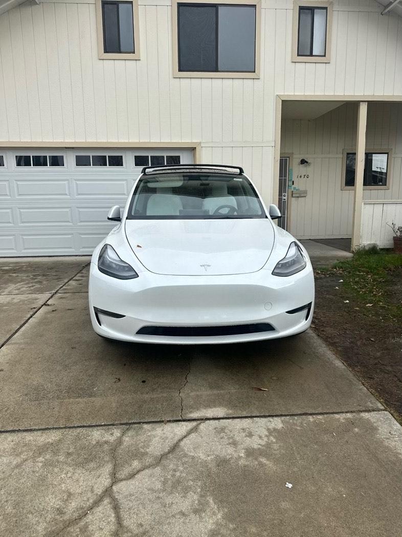 Tesla Model Y 2023