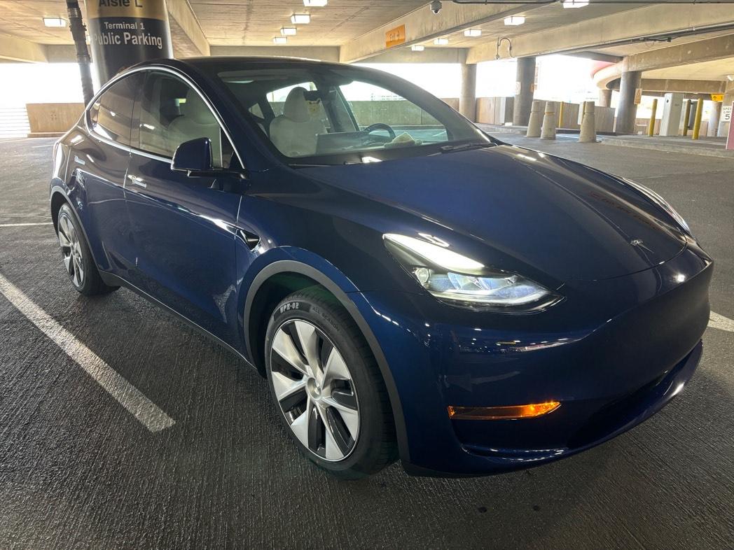 Tesla Model Y 2024