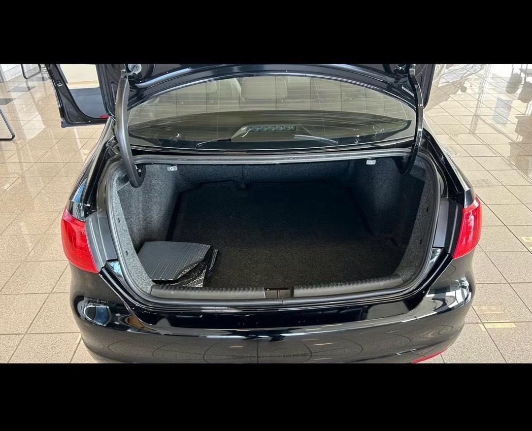 2012 Volkswagen Jetta 4