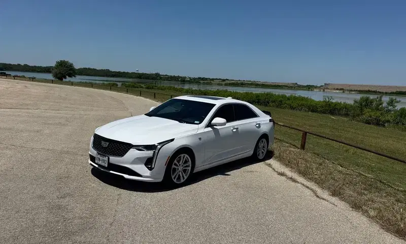 Cadillac CT4 2025