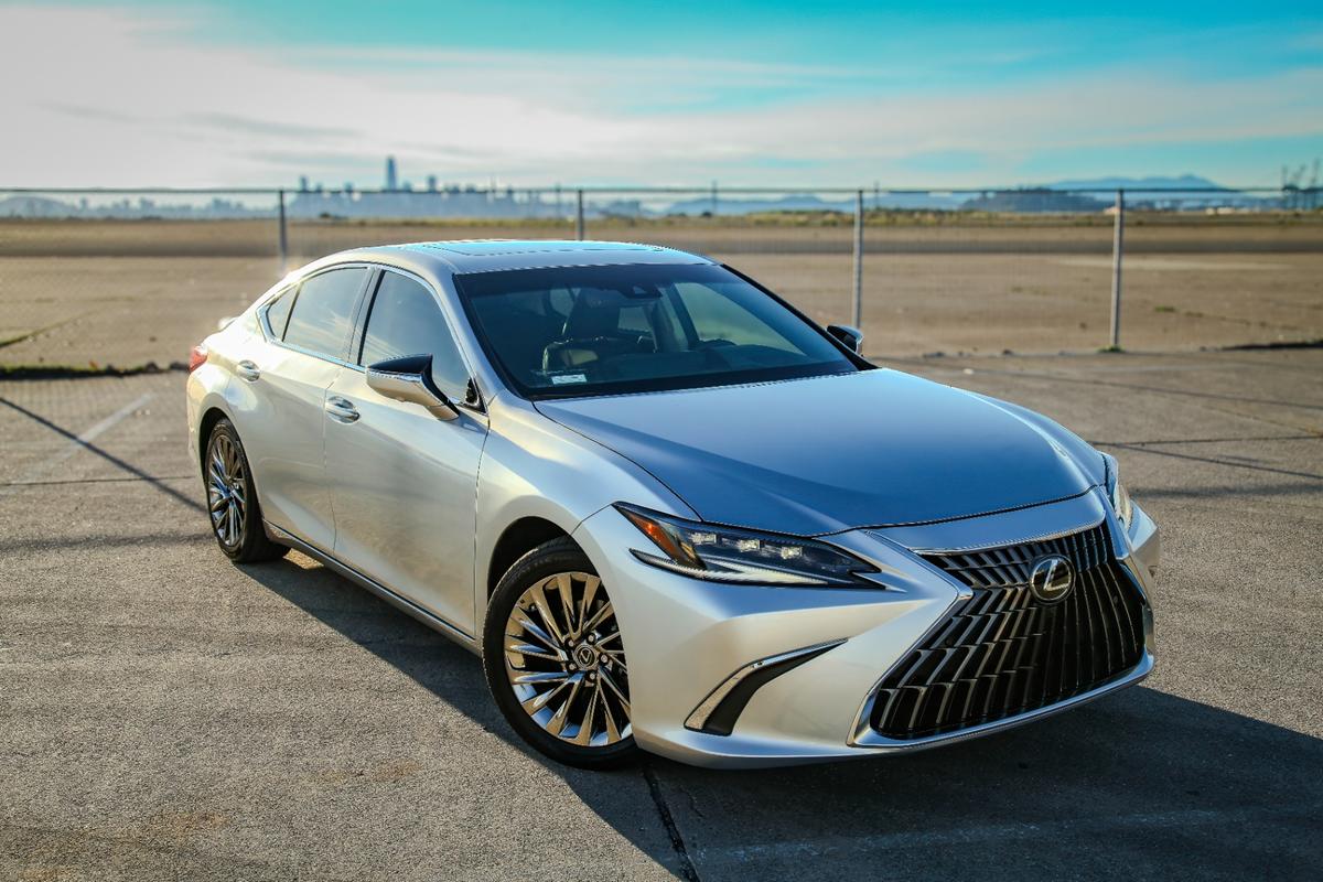 Lexus ES 2025