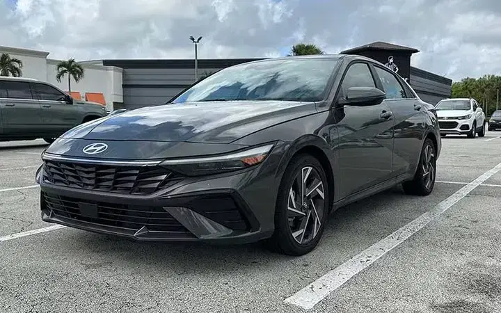 Hyundai Elantra 2024