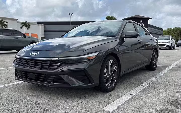 Hyundai Elantra 2024