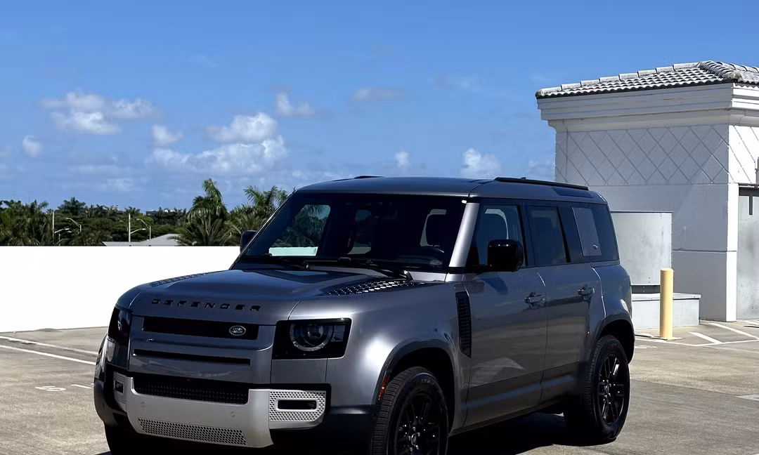 Land Rover Defender 2024