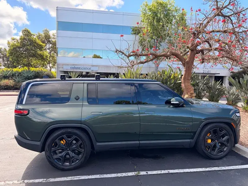 Rivian R1S 2023