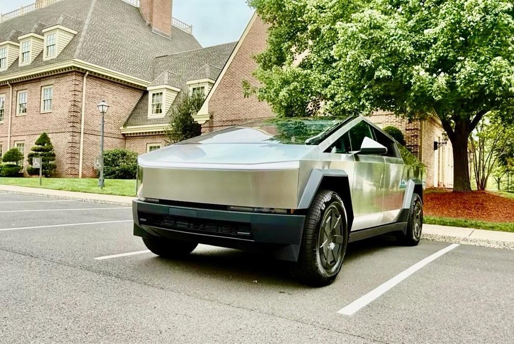 Tesla Cybertruck 2025