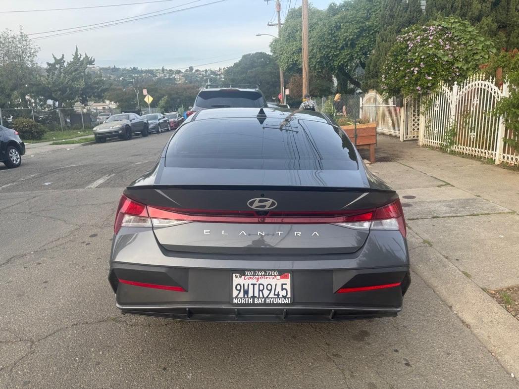 Hyundai Elantra 2025