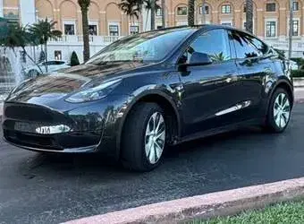 Tesla Model Y 2024