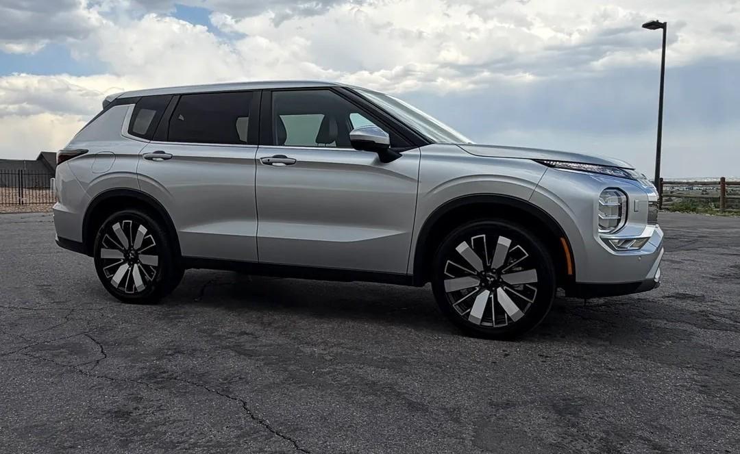 Mitsubishi Outlander 2025