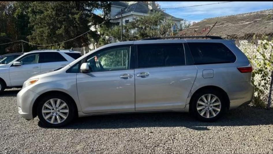 Toyota Sienna 2015
