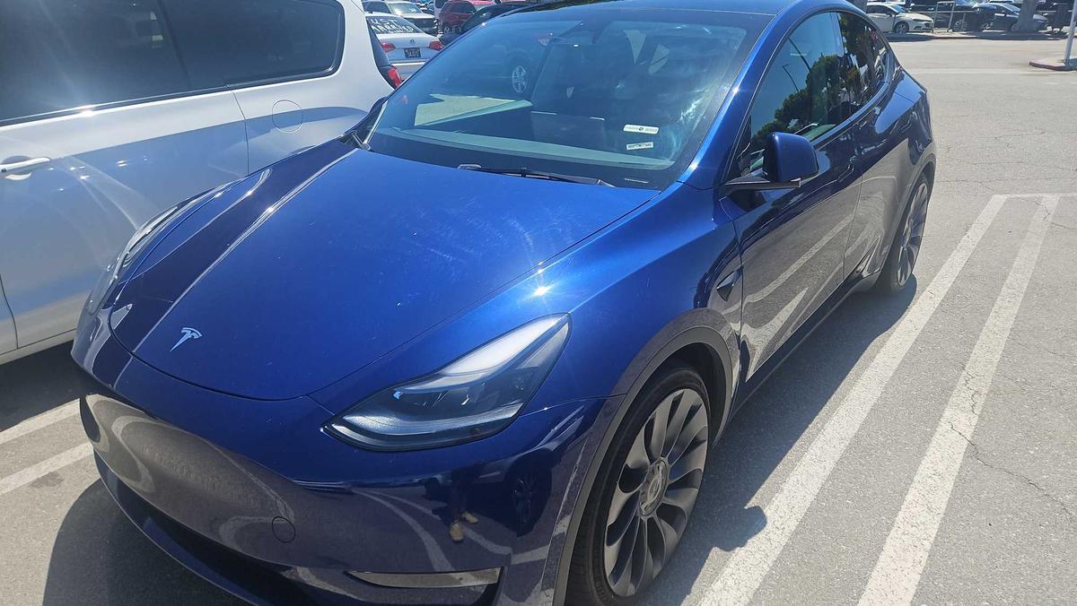 Tesla Model Y 2024