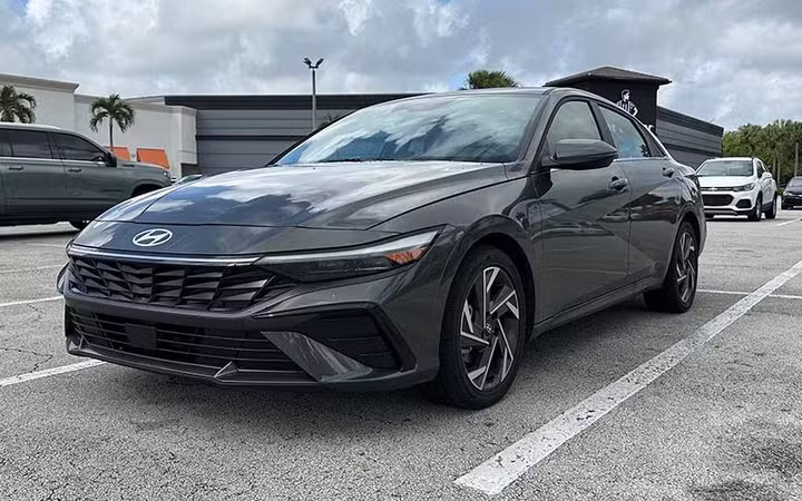 Hyundai Elantra 2024