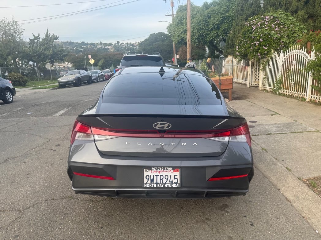 Hyundai Elantra 2025