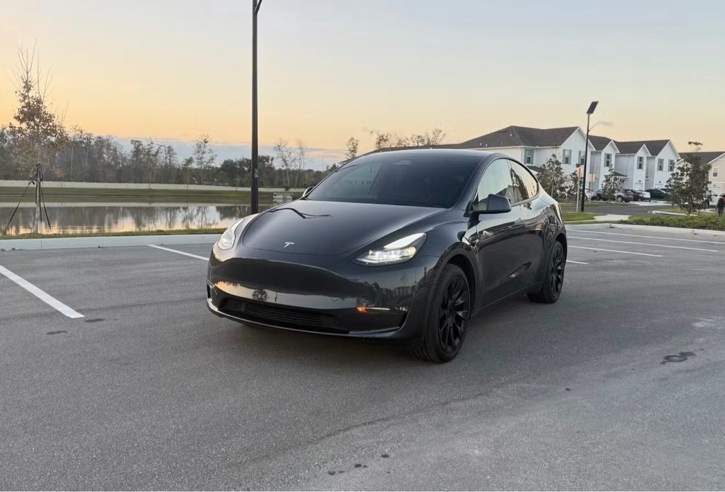 Tesla Model Y 2024