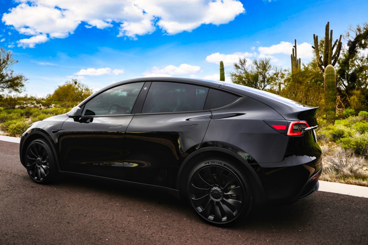 Tesla Model Y 2023