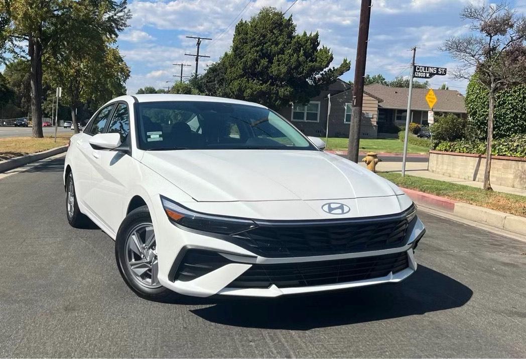 Hyundai Elantra 2024