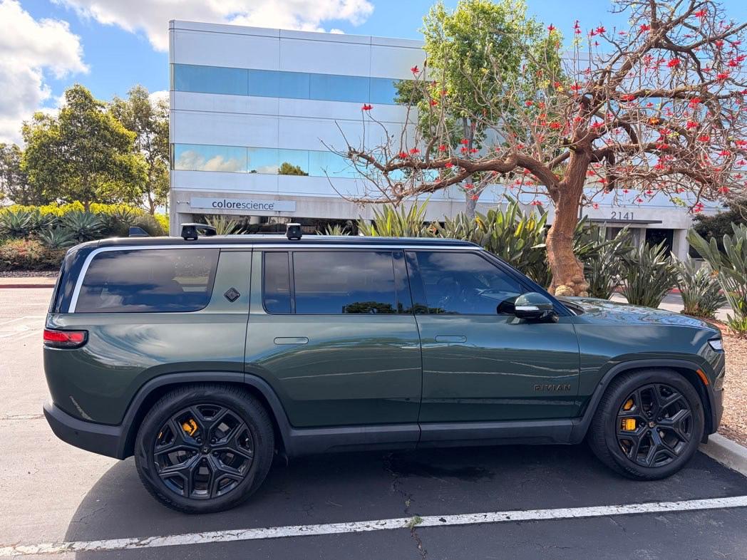 Rivian R1S 2023