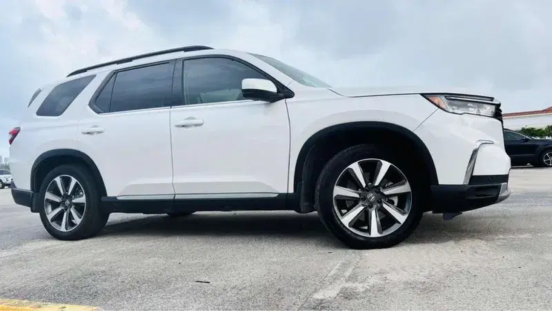 Car Image 3