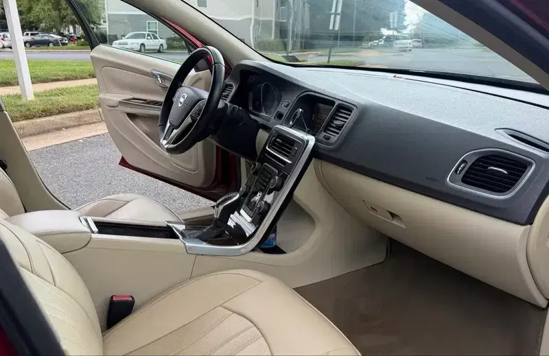 Car Image 4